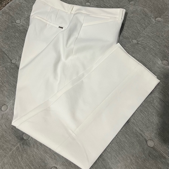 WHITE HOUSE BLACK MARKET - Pleated White Trousers - Picture 6 of 8
